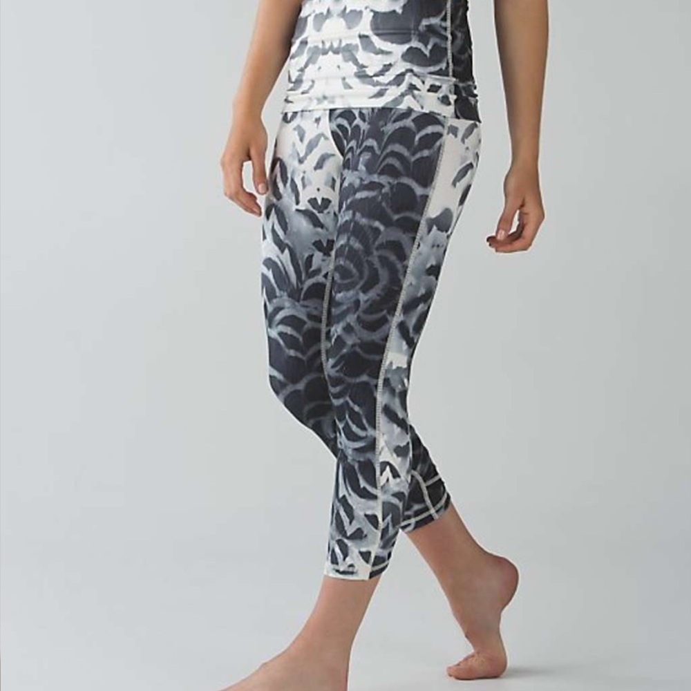 Stylish Black and White Patterned Women's Leggings